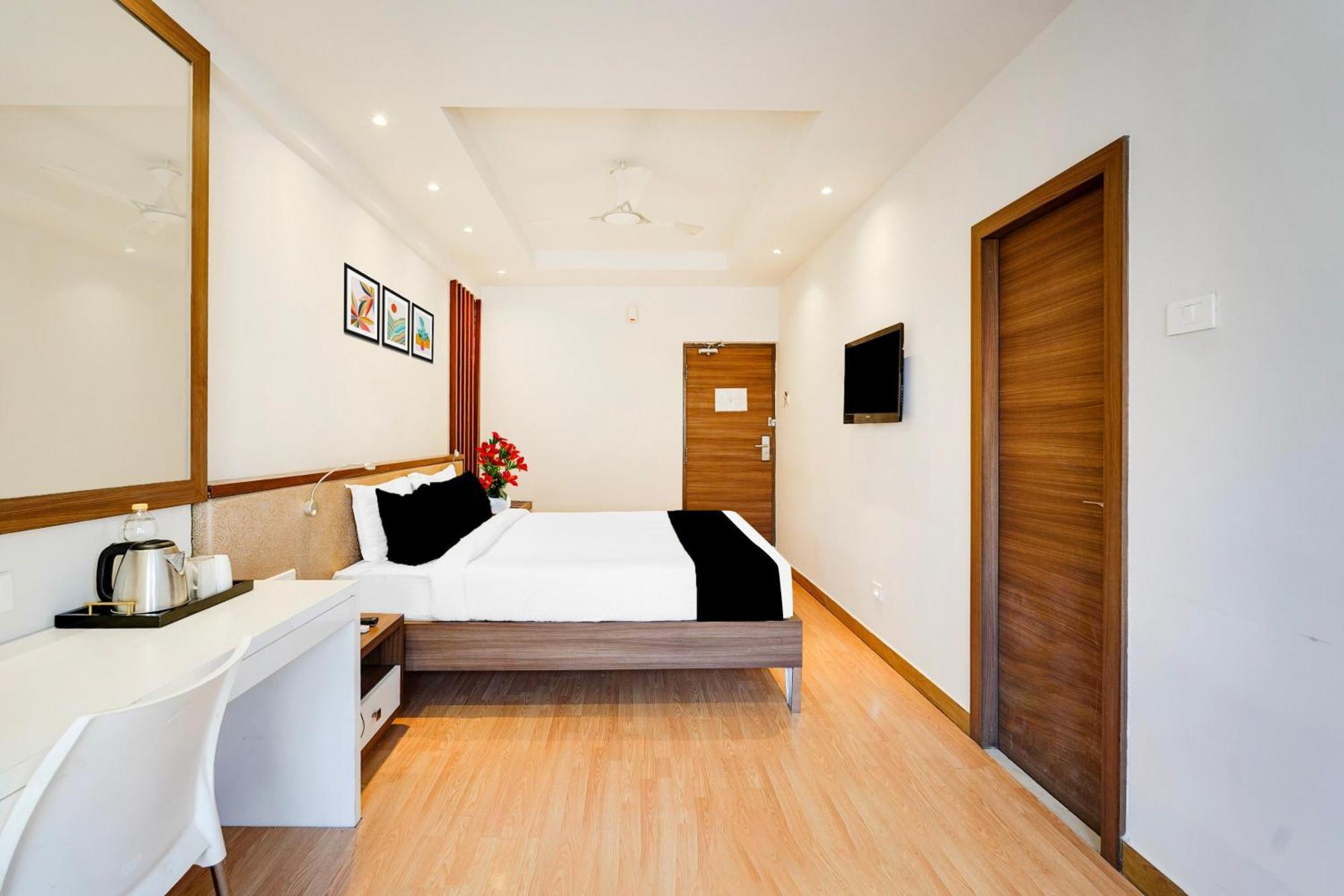 Super Townhouse Oak Kodambakkam Formerly Cine City Τσενάι Εξωτερικό φωτογραφία